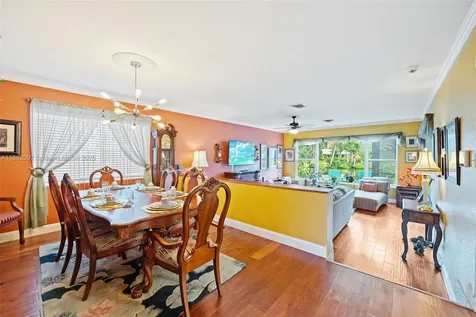735 NW 35th Street Oakland Park FL 33309