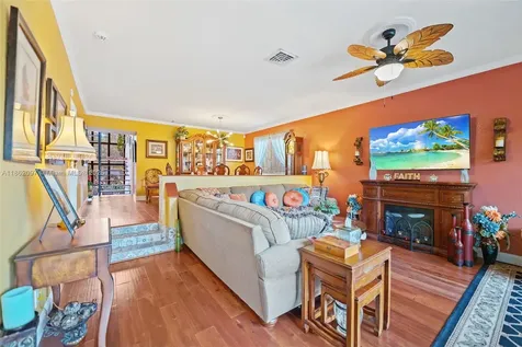 735 NW 35th Street Oakland Park FL 33309