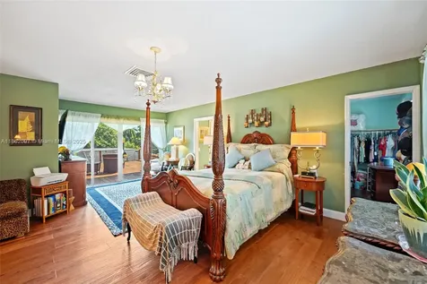 735 NW 35th Street Oakland Park FL 33309