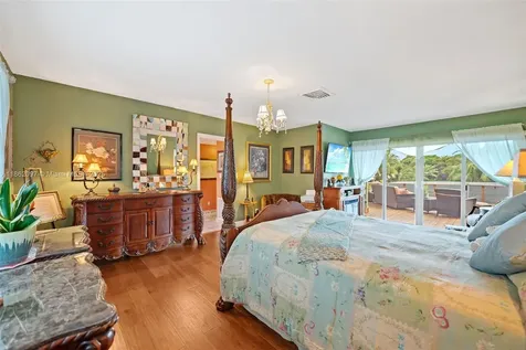 735 NW 35th Street Oakland Park FL 33309