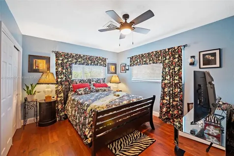 735 NW 35th Street Oakland Park FL 33309