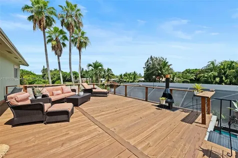 735 NW 35th Street Oakland Park FL 33309