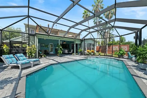 735 NW 35th Street Oakland Park FL 33309