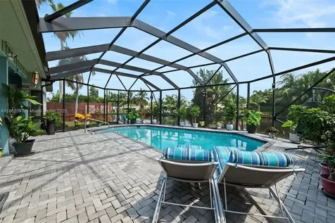 735 NW 35th Street Oakland Park FL 33309