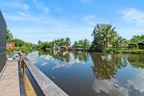 735 NW 35th Street Oakland Park FL 33309