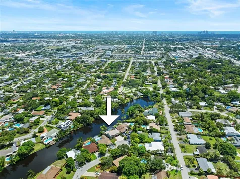 735 NW 35th Street Oakland Park FL 33309