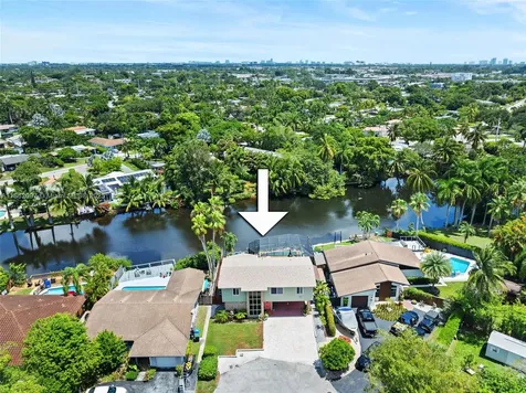 735 NW 35th Street Oakland Park FL 33309