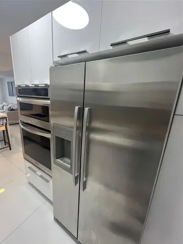 100 Lincoln Road Miami Beach FL 33139
