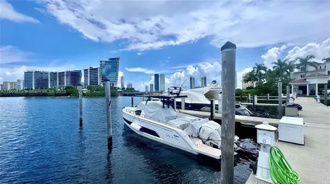 4041 Island Estate Aventura FL 33160