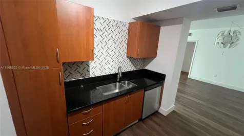 2775 NE 187th Aventura FL 33180