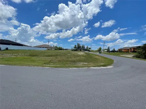 216 NE 9th Terrace Cape Coral FL 33909