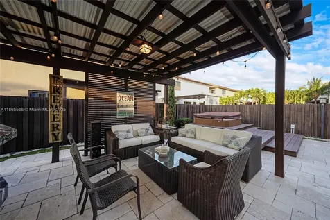 9835 NW 86th Terrace Doral FL 33178