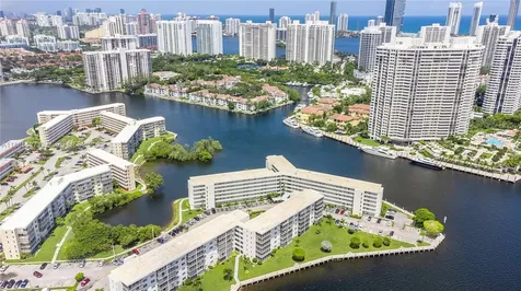 3030 Marcos Drive Aventura FL 33160