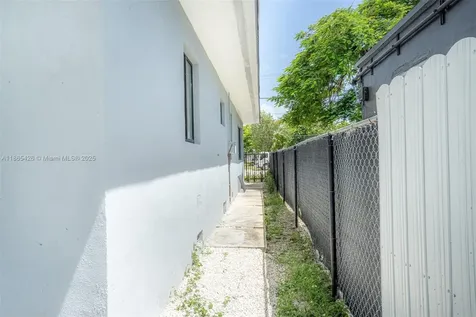 666 NW 28th Street Miami FL 33127
