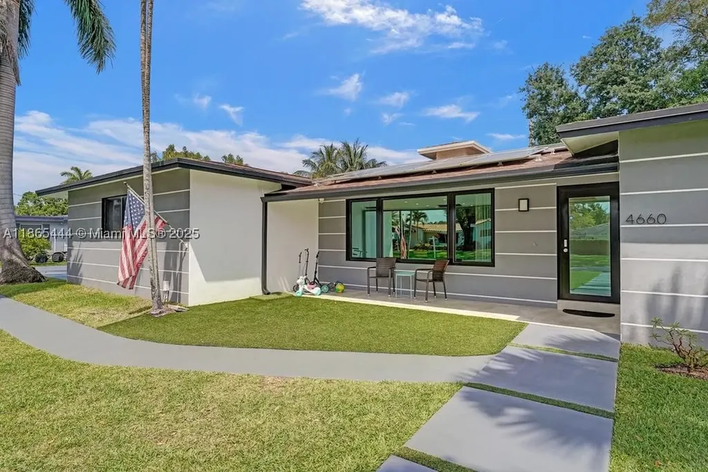 4660 SW 37th Avenue Dania Beach FL 33312