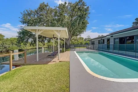 4660 SW 37th Avenue Dania Beach FL 33312
