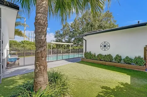 4660 SW 37th Avenue Dania Beach FL 33312