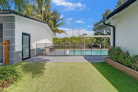 4660 SW 37th Avenue Dania Beach FL 33312