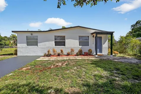 3239 Meadow Road Palm Springs FL 33406