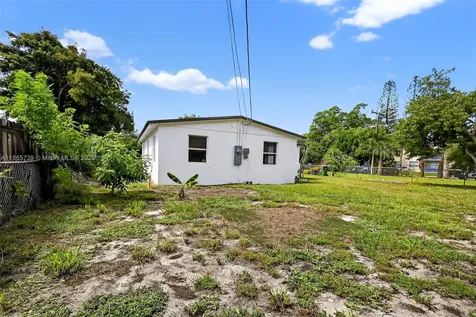3239 Meadow Road Palm Springs FL 33406