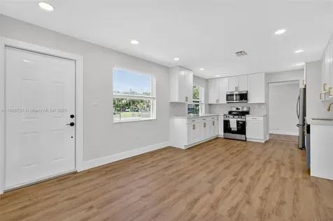 3239 Meadow Road Palm Springs FL 33406