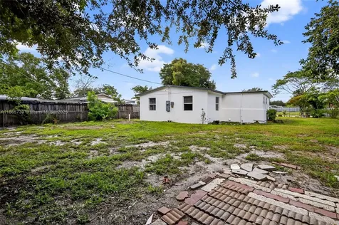 3239 Meadow Road Palm Springs FL 33406