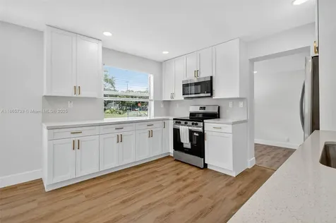 3239 Meadow Road Palm Springs FL 33406