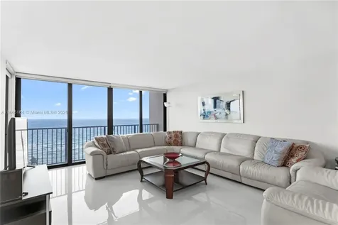 2101 S Ocean Drive Hollywood FL 33019