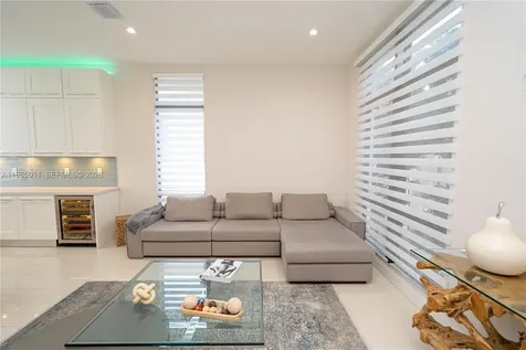 8263 NW 47th Terrace Doral FL 33166
