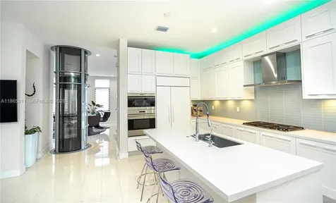 8263 NW 47th Terrace Doral FL 33166
