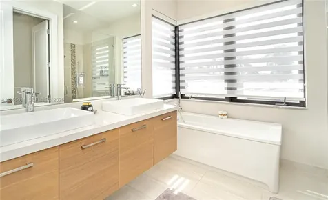 8263 NW 47th Terrace Doral FL 33166