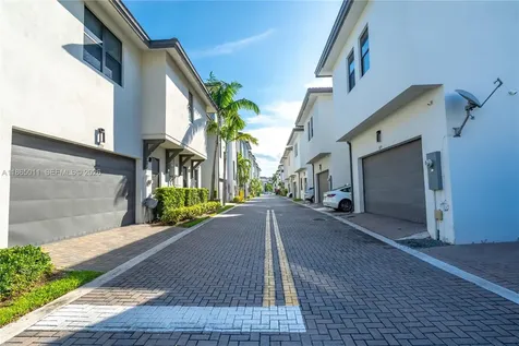 8263 NW 47th Terrace Doral FL 33166