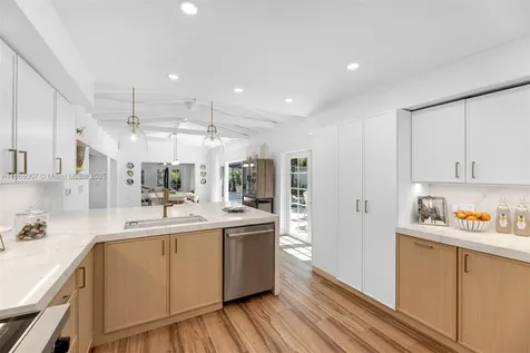 200 W Mcintyre Street Key Biscayne FL 33149