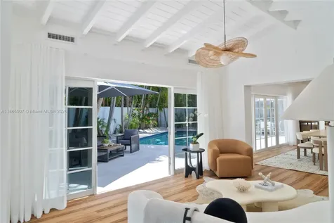 200 W Mcintyre Street Key Biscayne FL 33149