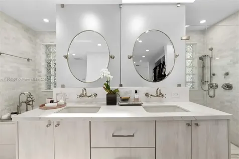 200 W Mcintyre Street Key Biscayne FL 33149