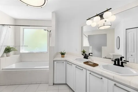 200 W Mcintyre Street Key Biscayne FL 33149