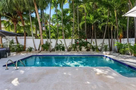200 W Mcintyre Street Key Biscayne FL 33149