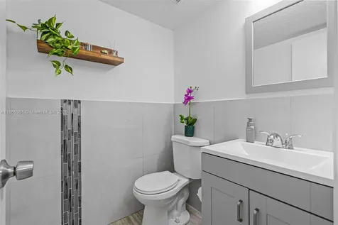 8705 NW 150th Terrace Miami Lakes FL 33018