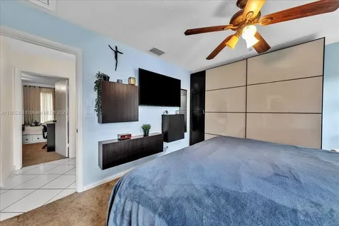 4916 NW 92nd Avenue Sunrise FL 33351