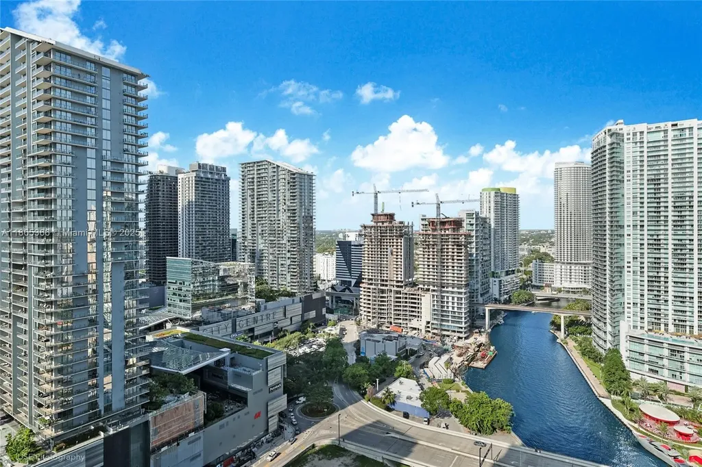 31 SE 5th Street Miami FL 33131