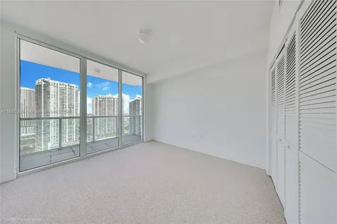 31 SE 5th Street Miami FL 33131