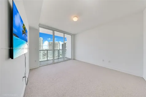 31 SE 5th Street Miami FL 33131