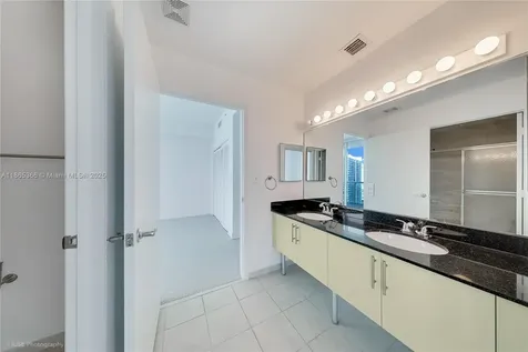 31 SE 5th Street Miami FL 33131