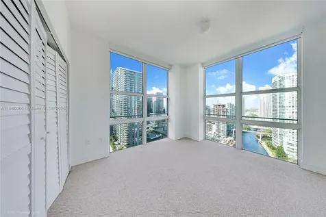 31 SE 5th Street Miami FL 33131
