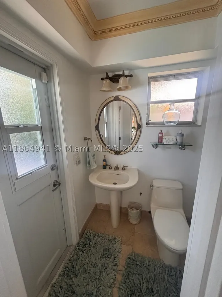 4220 NE 27th Avenue Lighthouse Point FL 33064