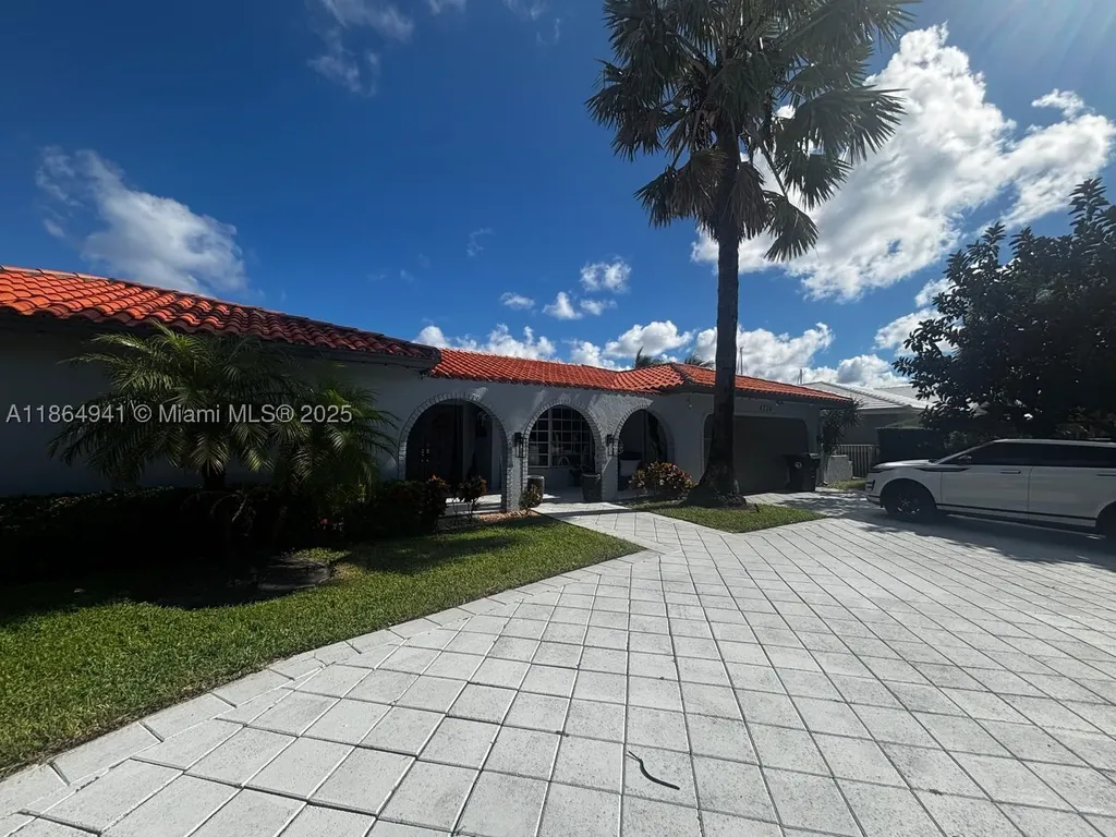 4220 NE 27th Avenue Lighthouse Point FL 33064