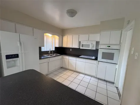 6844 SW 12th Street Pembroke Pines FL 33023