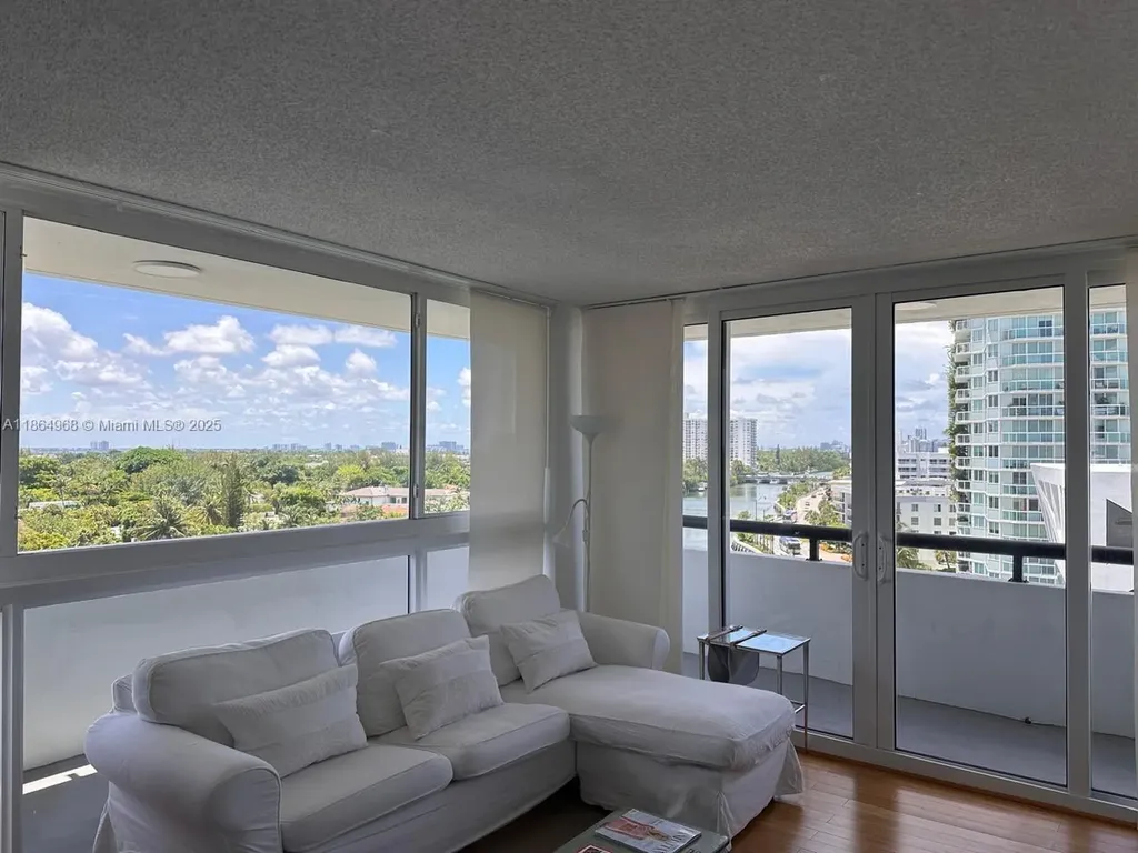 3200 Collins Avenue Miami Beach FL 33140