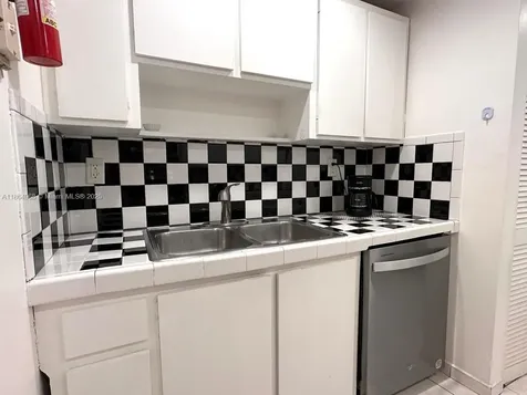 3200 Collins Avenue Miami Beach FL 33140