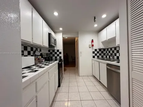 3200 Collins Avenue Miami Beach FL 33140